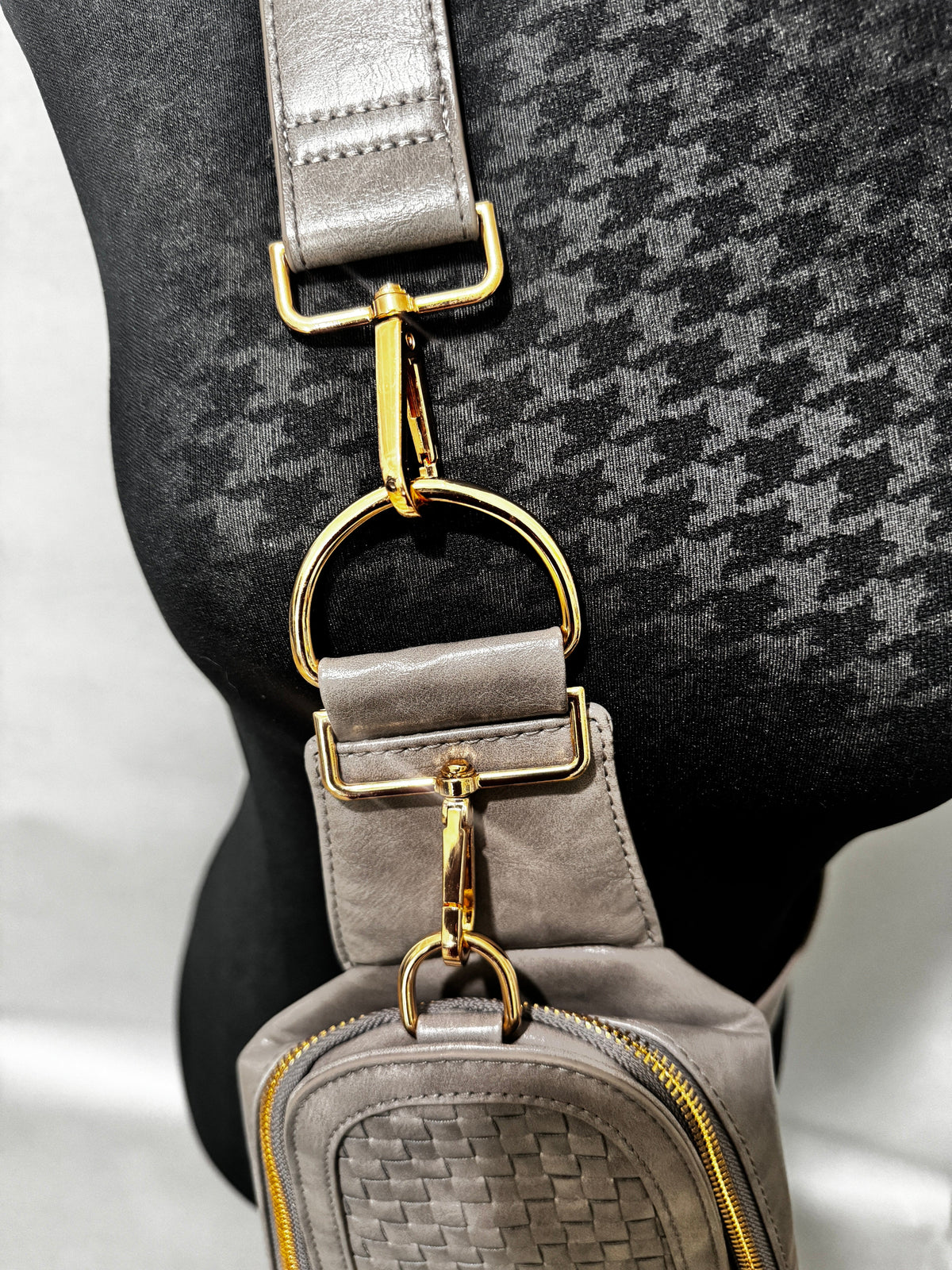 Luxuriance Style Boutique Crossbody Purse Woven Cross Body Bag w/ Gold Hardware