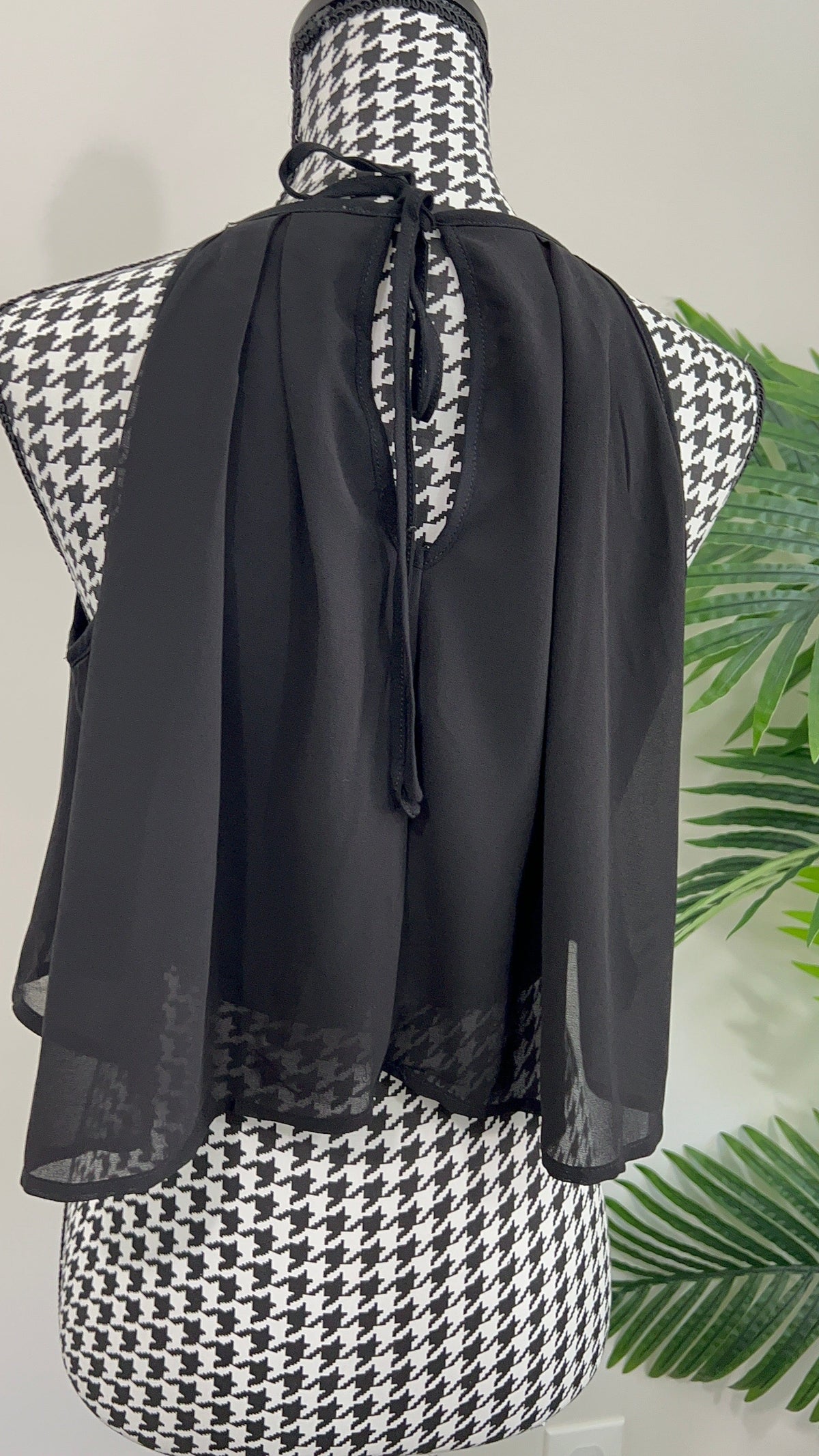 Luxuriance Style | The Boutique  Tops Isabel | Black Halter Top