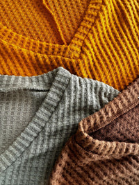 Luxuriance Style ™ Sweater Brushed Thermal Waffle V-Neck Hi-Low Hem Tunic Sweater.